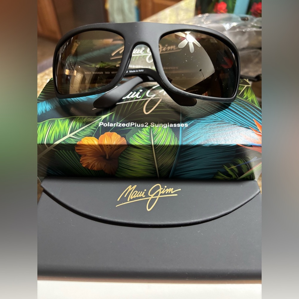 Maui Jim Peahi PolarizedPlus2 Sunglasses in Bronze Lens, New in Box